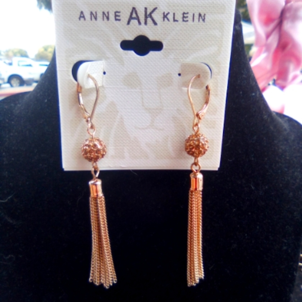 NWTS GOLD ANNE KLEIN EARRINGS